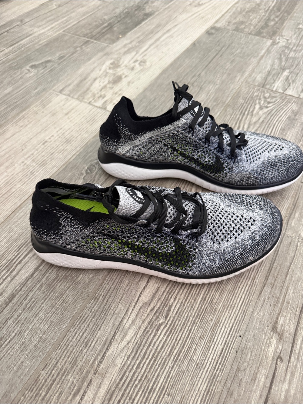 Nike Flyknit Trainers in Black, Gray and White size 9.5 - Picture 3 of 6